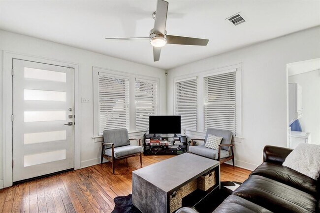 Foto del edificio - 4305 Sinclair Ave