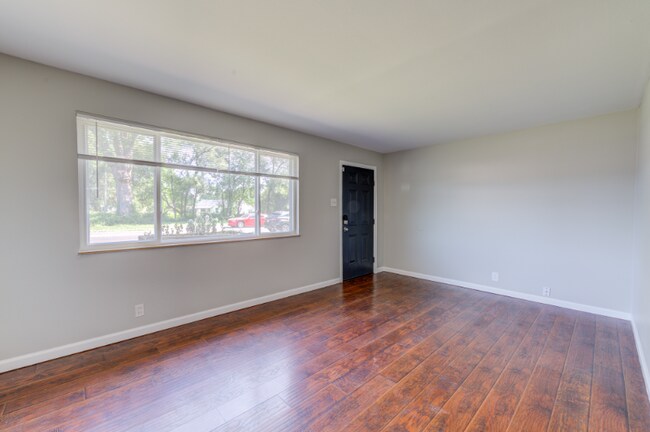 Foto del edificio - 10768 Tropic Dr