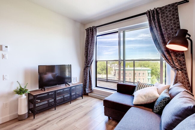 Building Photo - 34 Bd Charest O