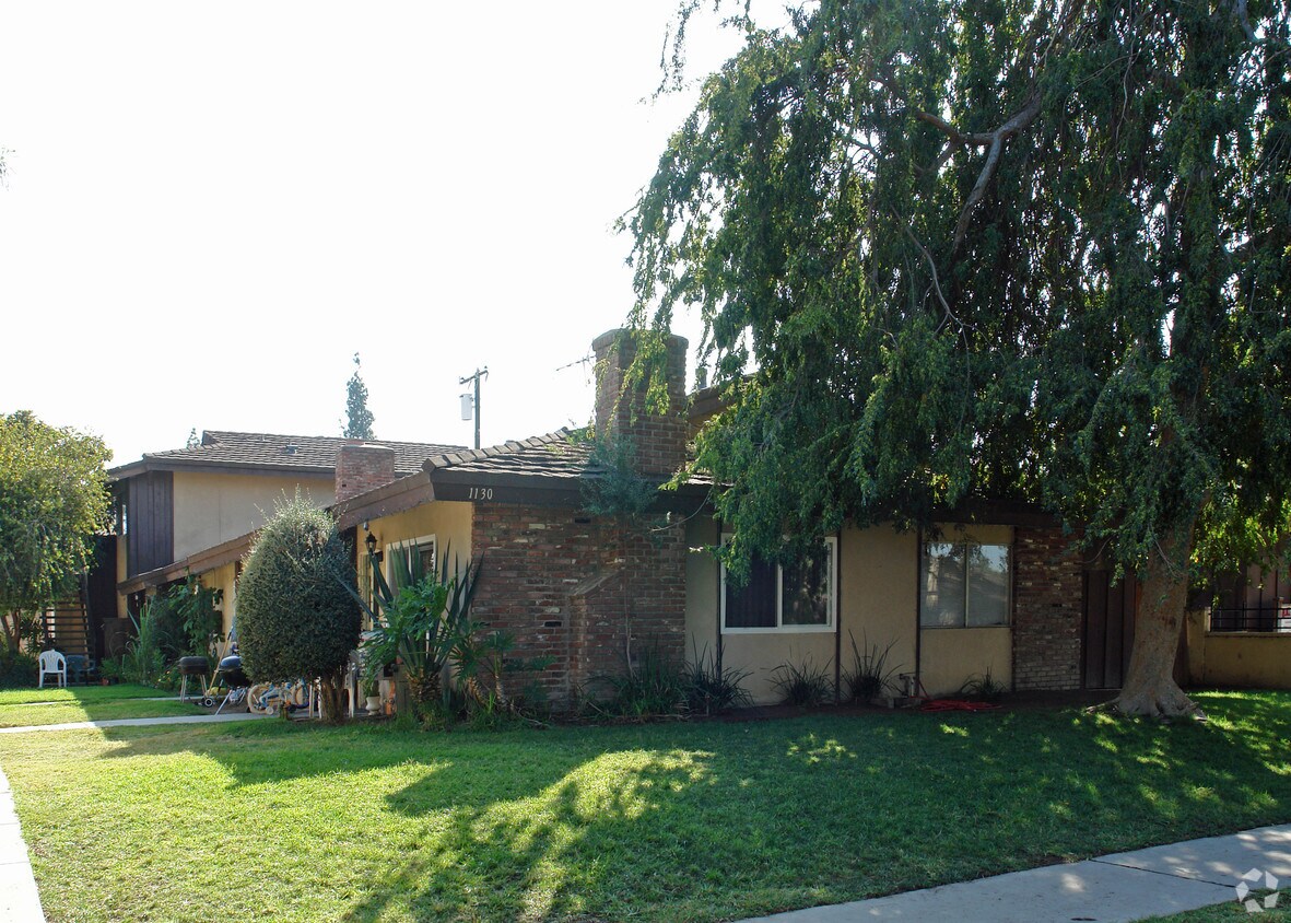 Building Photo - 1130 W 9th St