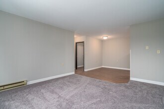 Columbia Square South *RENOVATED APARTMENTS!* - 8