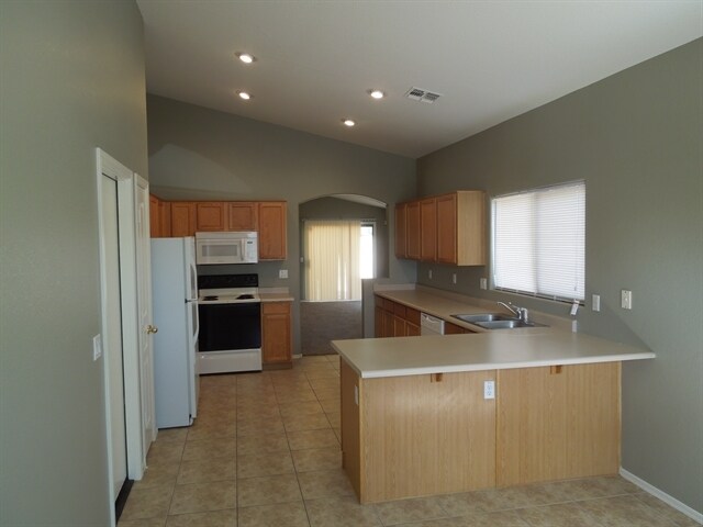 Building Photo - 2416 S 82nd Avenue