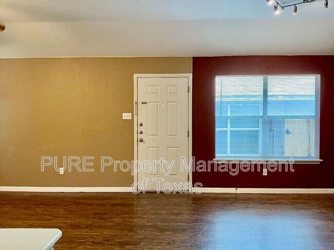 Building Photo - 8605 Talyne Chaise Cir