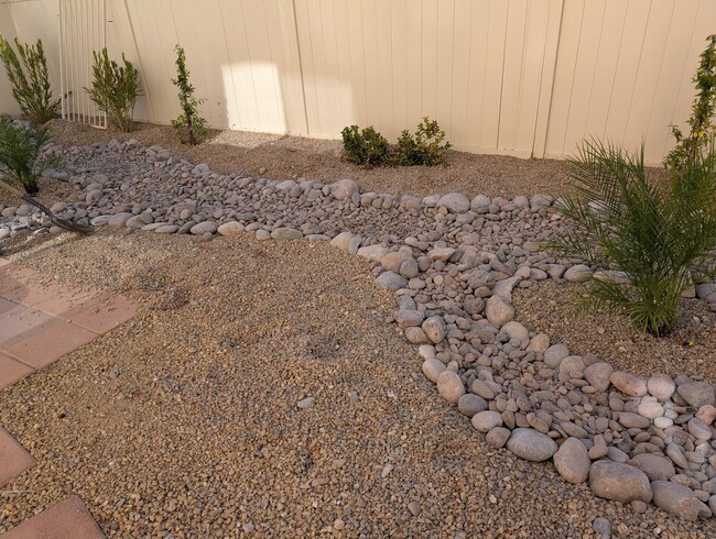 Foto del edificio - 4 bedroom 2.5 Bath 2 car garage near Sky C...