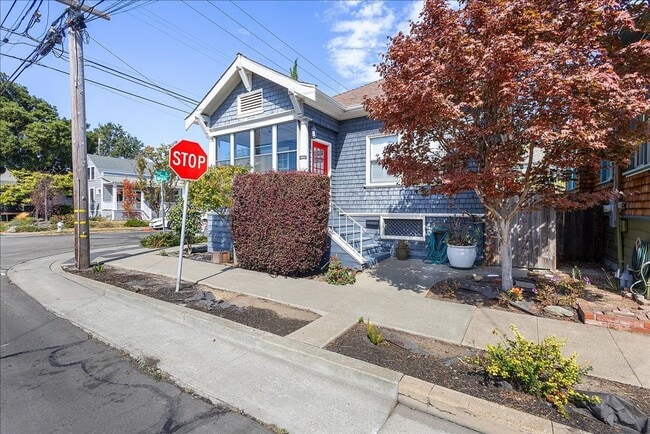 Photo - 3225 Madison St House