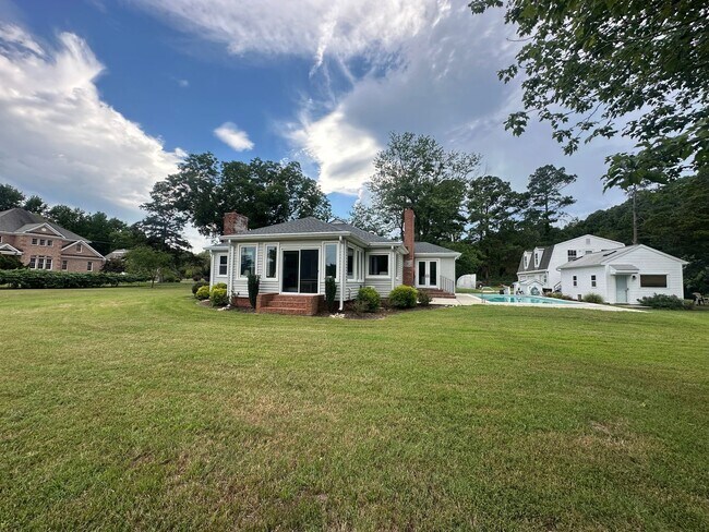 Building Photo - Call Amanda Tate at 757-289-6810 for more ...