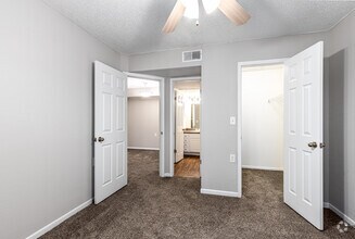 1BR, 1BA - 595SF - Highland Ridge