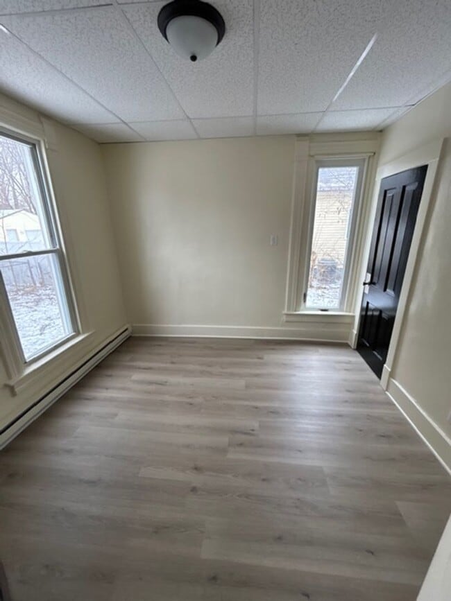 Building Photo - 303 Logan Ave