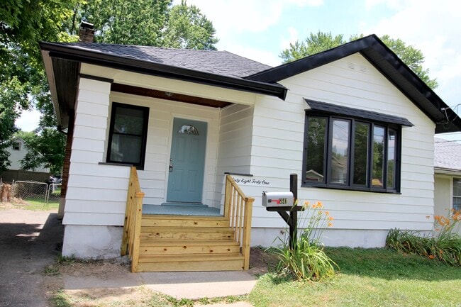Building Photo - 6841 Buckingham Place