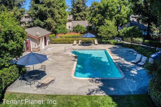 Building Photo - 3 br, 2.5 bath House - 21 Deer Run Circle