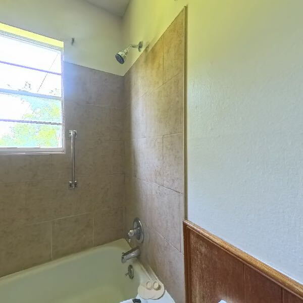 Foto del edificio - "Charming 1-Bedroom Retreat with Gleaming ...