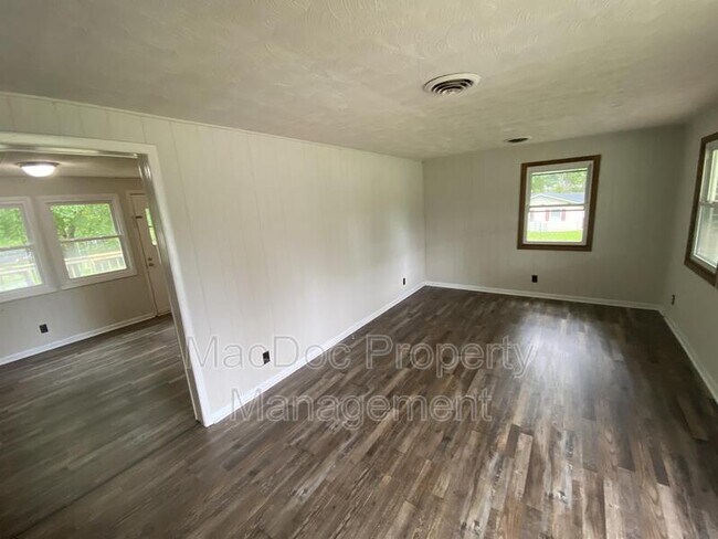Building Photo - 10935 Deerfield Dr