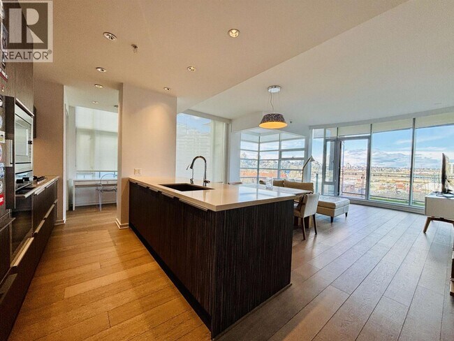 Photo du bâtiment - 1616 Columbia St