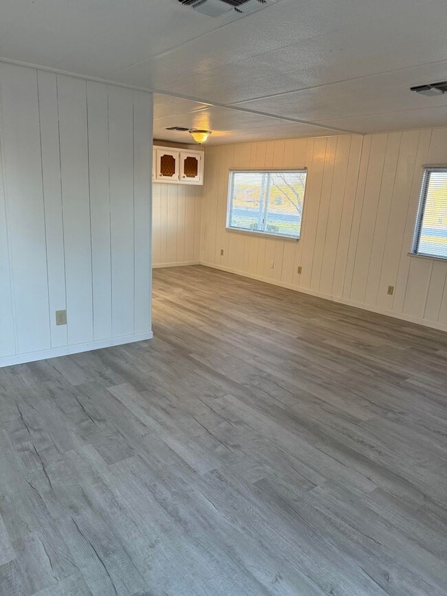 Building Photo - Corner Home with Willow Lake View