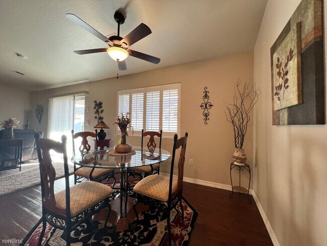 Foto del edificio - 4 br, 2.5 bath House - 1027 East Monroe St...