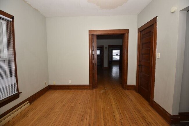 Foto del edificio - Beautiful Historical apartment with Old World Charm