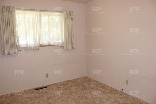 Foto del edificio - 2433 Tamarac Dr