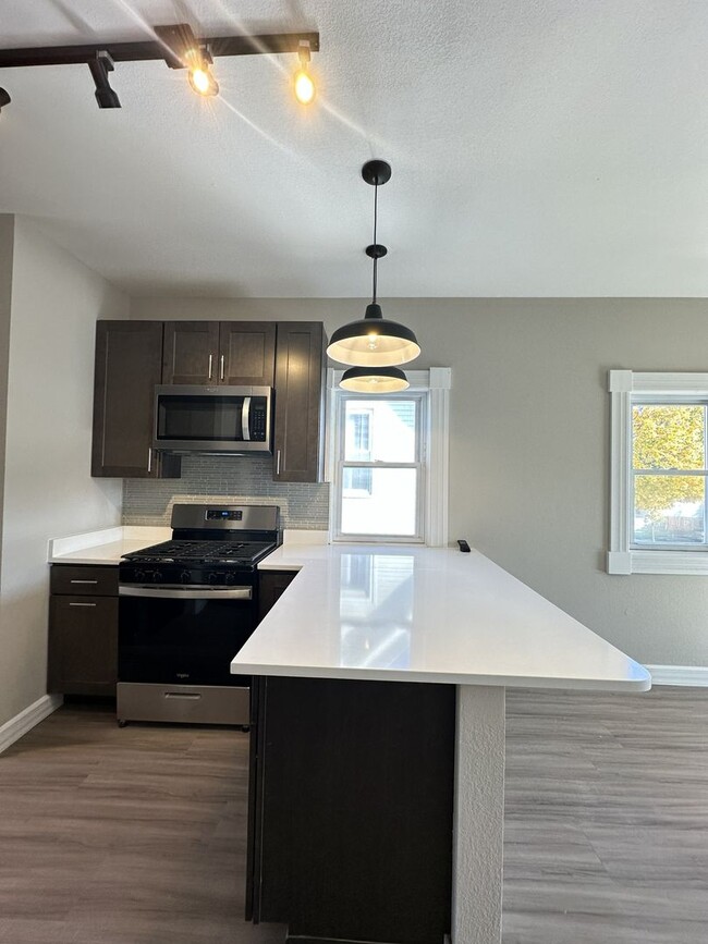 Building Photo - 442/444 E Lincoln