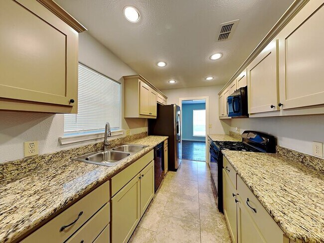 Building Photo - 5827 Caracas Dr