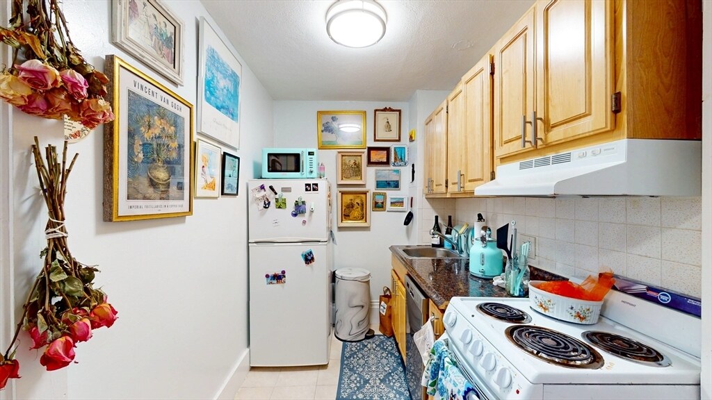 *Pictures are representative samples of the advertised unit. In some cases, the actual units you tou - 398 Beacon St