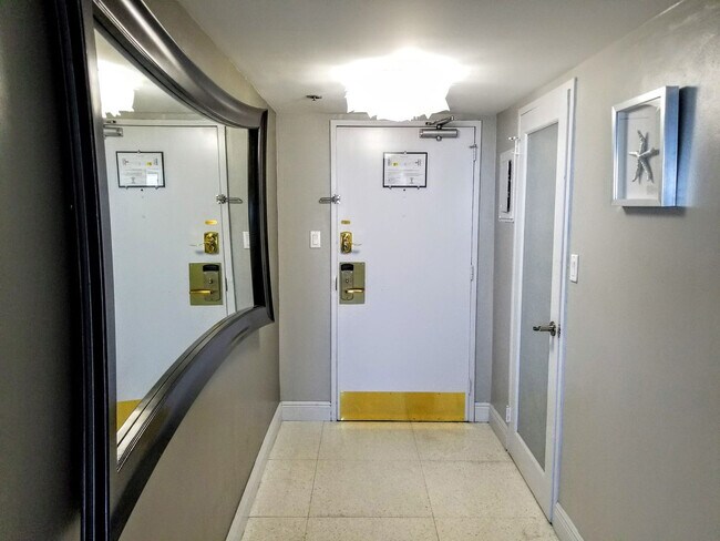 Building Photo - 5225 Collins Ave