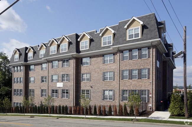 Building - Hilltop Apartments of Totowa