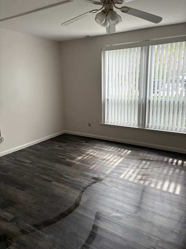 Building Photo - 13E Fairway Rd