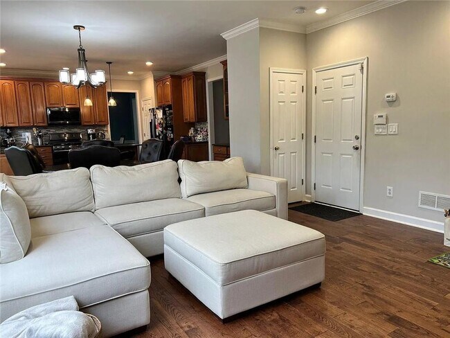 Building Photo - 615 Tammany Pointe