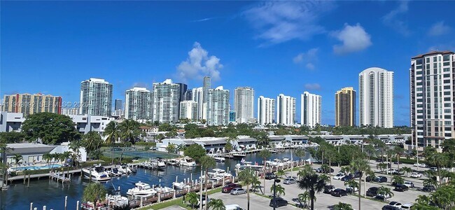 Foto del edificio - 400 Kings Point Dr