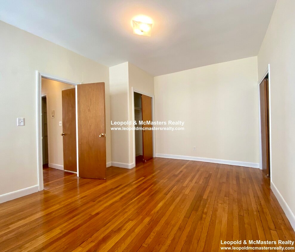 Primary Photo - 64 Brighton Ave