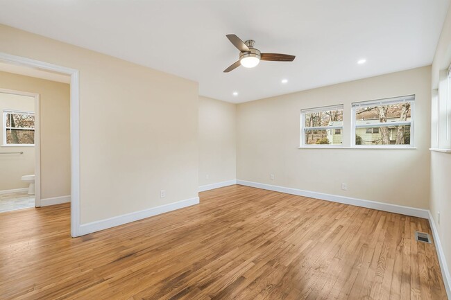 Building Photo - Newly Remodeled 2-Bedroom Home in West Ash...