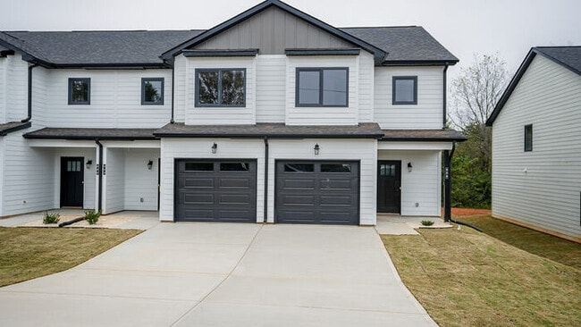 Brand-New Luxury 3BR Townhomes – First Mon... - Brand-New Luxury 3BR Townhomes – First Mon...