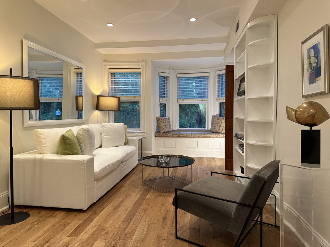 Living area with view of park - 3042 R St NW