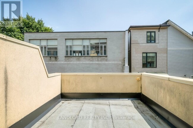 Building Photo - 135 Massey St