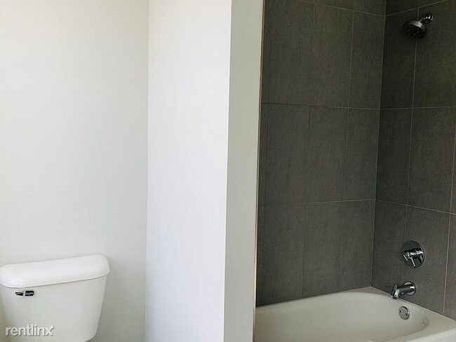 Foto del edificio - 2 br, 2 bath Apartment - 3820 Lancaster Ave