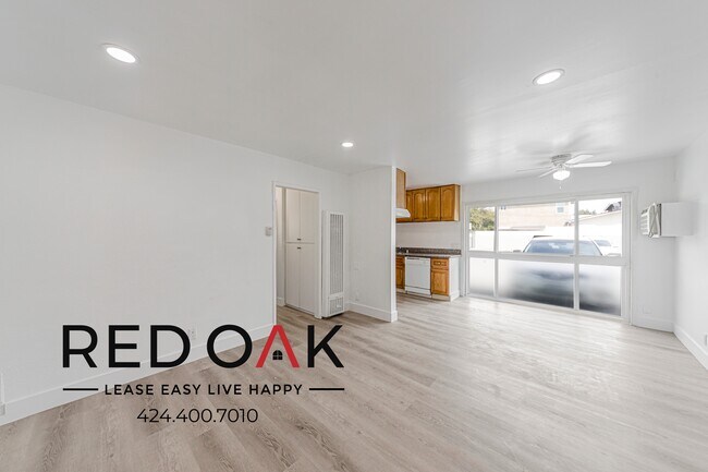 Foto del edificio - 7350 Hazeltine Ave
