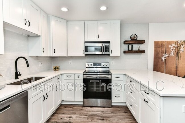 Building Photo - 1110 N Randolph St
