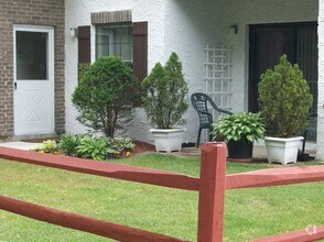 Setauket Knolls Garden Apartments photo'