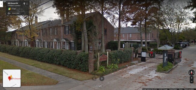 Foto del edificio - 416 Doucet Rd
