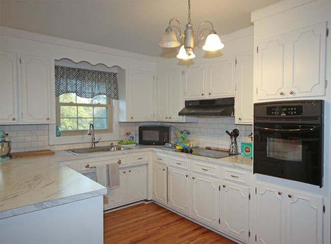 Building Photo - 117 Yorkshire Dr