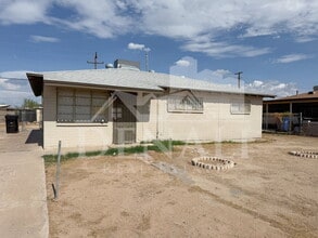 Building Photo - 7007 S 8th St