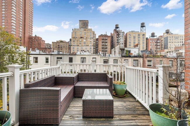 Building Photo - 130 W 81st St