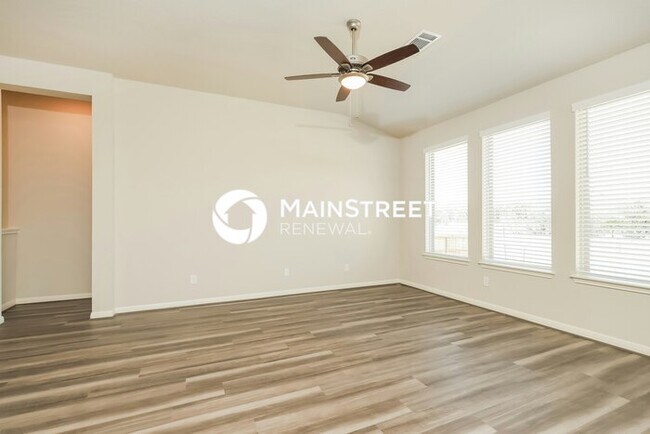 Foto del edificio - 3 Bedroom Pet-Friendly Home in San Antonio, TX with Main Street Renewal