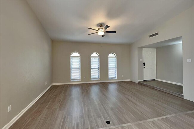Foto del edificio - 4071 Lost Oak Dr
