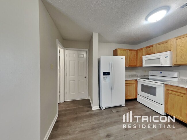 Building Photo - 2214 Summer Breeze Way