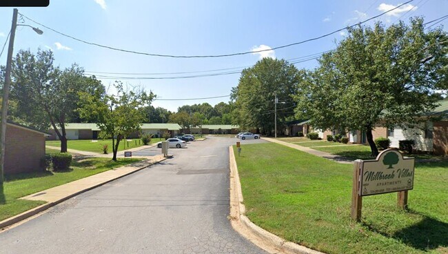 Foto del edificio - 386 Thornfield Dr