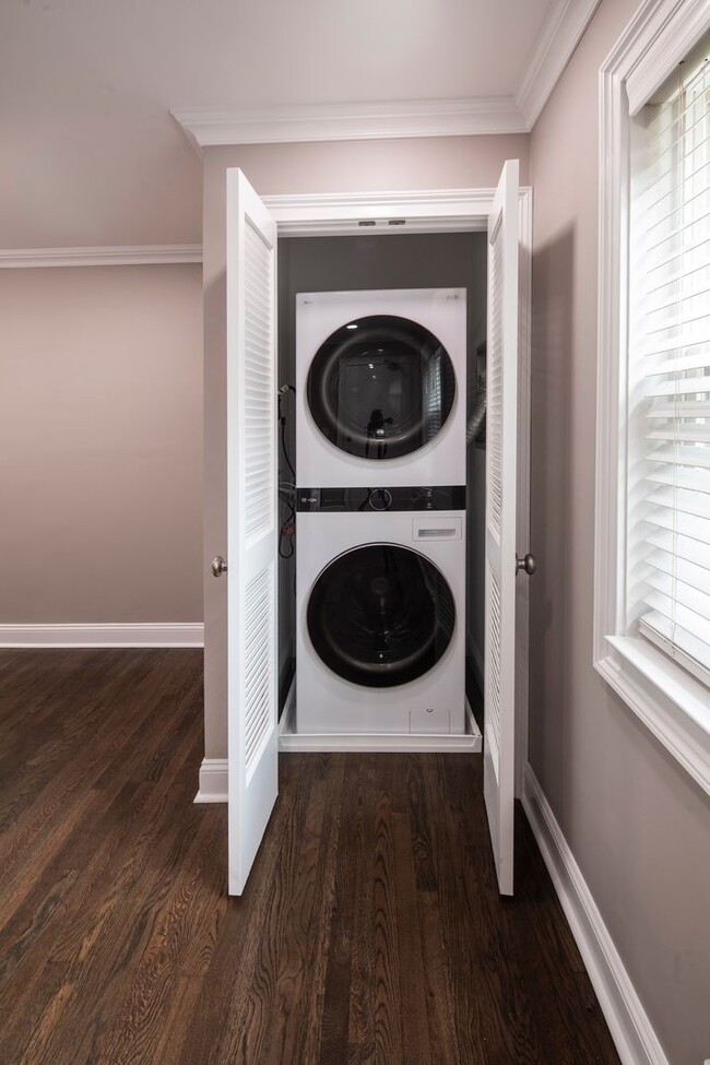 Interior Photo - Regency Manor: In-Unit Washer & Dryer, Cold Water Included, Cat & Dog Friendly, and Custom Closets