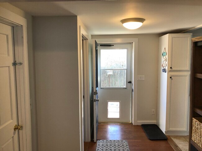 Rear/side entrance - 703 Flint St