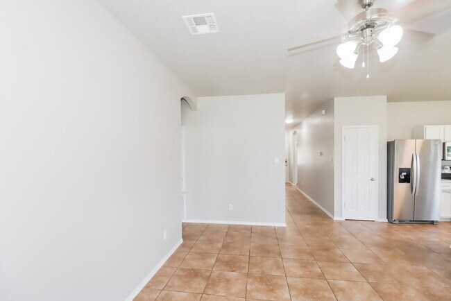 Foto del edificio - 102 Creek Ledge Dr