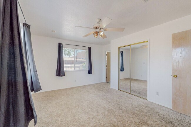 Building Photo - 1515 Madeira Dr NE